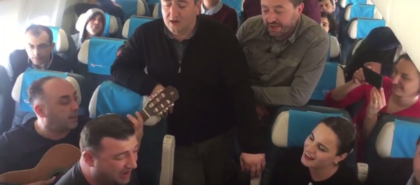 Грузинские песни в самолете - Sputnik Грузия