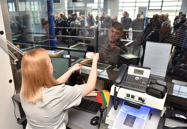 Прохождение паспортного контроля гражданами Грузии в аэропорту Вильнюса - Sputnik Грузия
