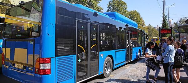 ავტობუსის გაჩერება თბილისში ავტობუსის გაჩერება თბილისში - Sputnik საქართველო