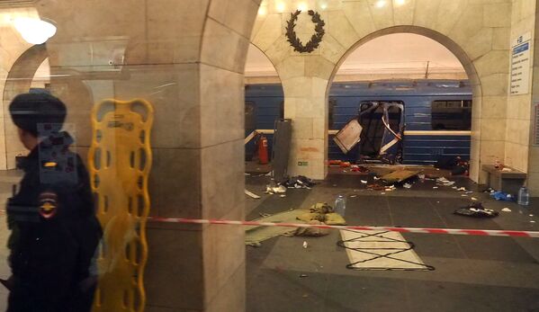 Поврежденный взрывом вагон метро на станции Технологический Институт в Санкт-Петербурге, втором по величине городе России - Sputnik Грузия
