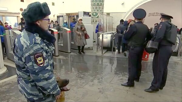 В московском метро усилены меры безопасности - Sputnik Грузия