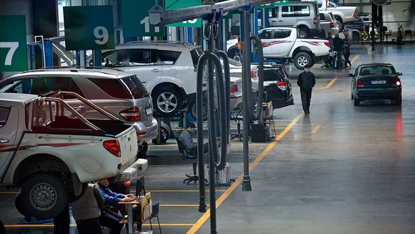 Машины на ремонте в автосервисе Tegeta Motors - Sputnik Грузия