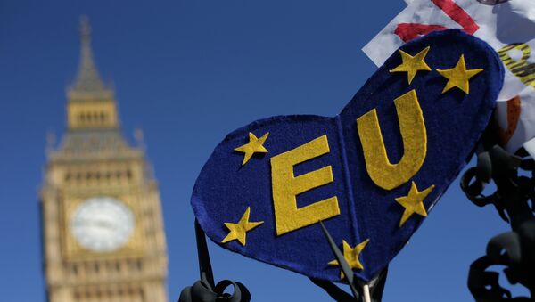 Плакат с изображением Евросоюза во время митинга, сопровождаемого маршем против Брексита, проевропейского союза (ЕС) в Лондоне - Sputnik Грузия