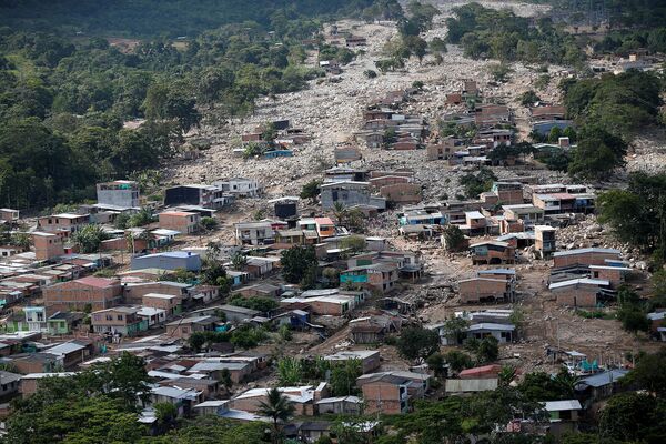 Вид с воздуха на жилые кварталы в Мокоа (Колумбия), разрушенные в результате наводнений и оползней, вызванных вызванных сильными ливнями и выходом крупных рек из берегов - Sputnik Грузия