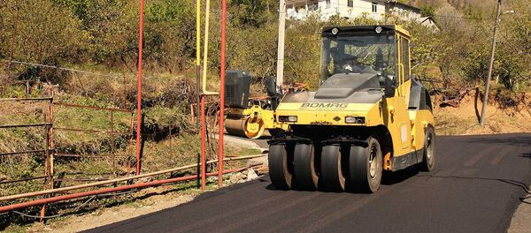 В Аджарии приводят в порядок дороги: кадры ремонтных работ - Sputnik Грузия