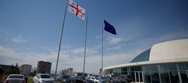 საქართველოსა და ევროკავშირის დროშები პარლამენტის შენობასთან საქართველოსა და ევროკავშირის დროშები პარლამენტის შენობასთან - Sputnik საქართველო