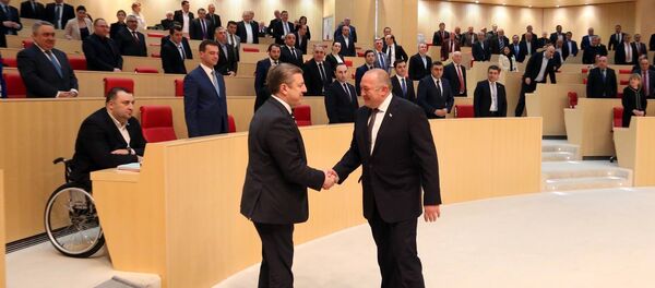 საქართველოს პრეზიდენტი და პრემიერ-მინისტრი პარლამენტში გამოსვლის წინ საქართველოს პრეზიდენტი და პრემიერ-მინისტრი პარლამენტში გამოსვლის წინ - Sputnik საქართველო