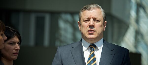Премьер-министр Грузии Георгий Квирикашвили беседует с журналистами в здании парламента - Sputnik Грузия