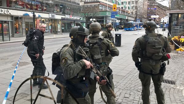 Шведские полицейские в центре Стокгольма, Швеция - Sputnik Грузия
