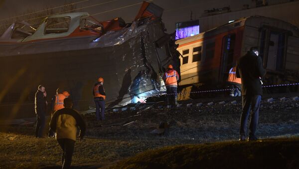 Столкновение пассажирского поезда и электрички на западе Москвы - Sputnik Грузия