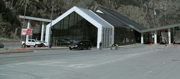 Таможенно-пропускной пункт Казбеги на грузино-российской границе - Sputnik Грузия