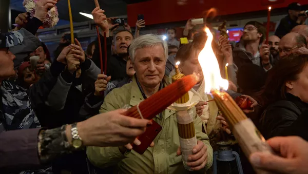 LIVE: Трансляция встречи Благодатного огня в Москве - Sputnik Грузия