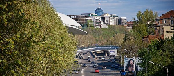 Вид на дворец президента Грузии в центре Тбилиси - Sputnik Грузия