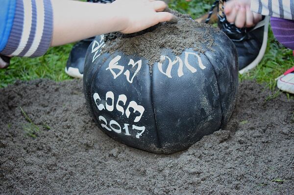 Подготовка к игре Лело в селе Шухути Подготовка к игре Лело в селе Шухути - Sputnik Грузия