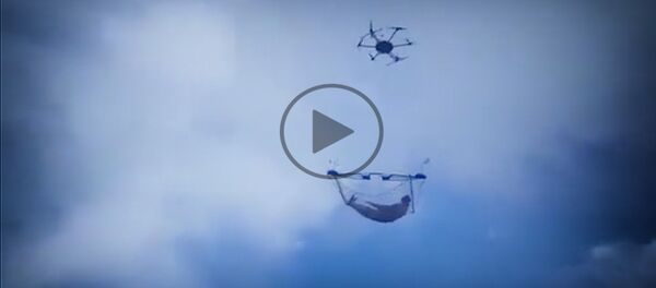 ხაშურელმა კაცმა დრონზე ჩამოკიდებული ჰამაკით გაისეირნა ცაში ხაშურელმა კაცმა დრონზე ჩამოკიდებული ჰამაკით გაისეირნა ცაში - Sputnik საქართველო