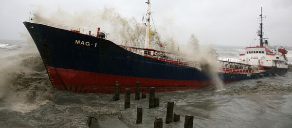 შავ ზღვაზე შტორმის დროს თურქეთის ტვირთმზიდი იძირება - Sputnik საქართველო