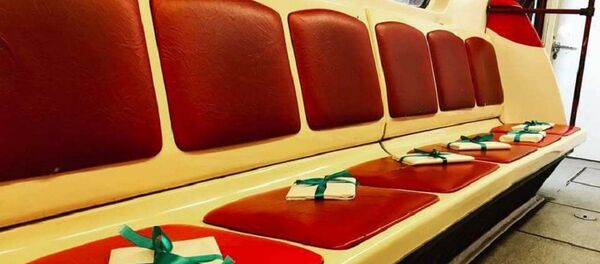 გამომცემლობის საჩუქრები მეტროს მგზავრებს გამომცემლობის საჩუქრები მეტროს მგზავრებს - Sputnik საქართველო