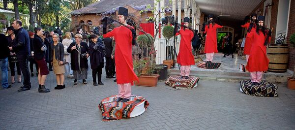 Перформансом в честь Софико Чиаурели открылась Неделя моды в Тбилиси - Sputnik Грузия