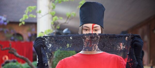 სოფიკო ჭიაურელის საპატივცემულოდ გამართული პერფორმანსი თბილისის მოდის კვირეულზე სოფიკო ჭიაურელის საპატივცემულოდ გამართული პერფორმანსი თბილისის მოდის კვირეულზე - Sputnik საქართველო