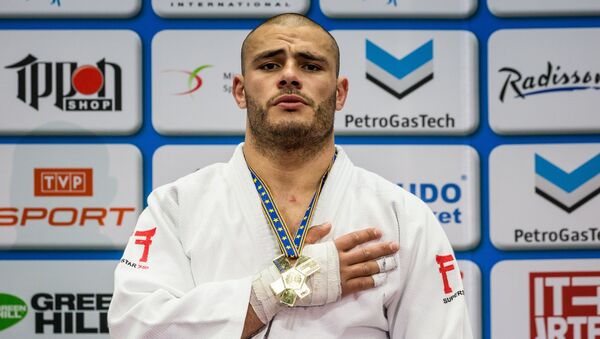 Грузинский борец Гурам Тушишвили на церемонии награждения на Чемпионате Европы по дзюдо - Sputnik Грузия