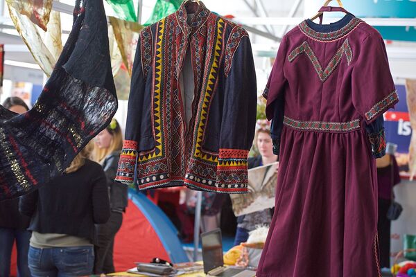 Традиционную грузинскую одежду на Международной туристической выставке в столице Грузии можно не только увидеть, но и купить Традиционную грузинскую одежду на Международной туристической выставке в столице Грузии можно не только увидеть, но и купить - Sputnik Грузия
