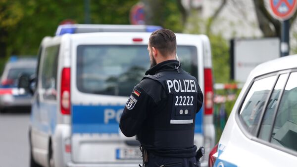 Полицейский следит за порядком в Берлине - Sputnik Грузия