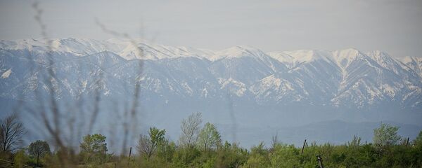 Поле и вид на горы в регионе Имерети Западная Грузия - Sputnik Грузия