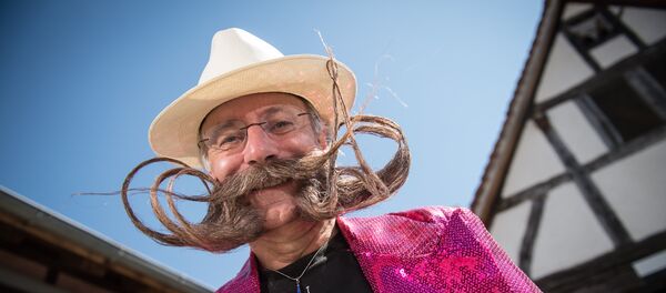 წვერისა და ულვაშის კონკურსის მონაწილე საფრანგეთში - Sputnik საქართველო