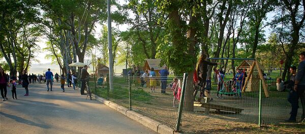 თბილისელები ლისის ტბაზე ისვენებენ თბილისელები ლისის ტბაზე ისვენებენ - Sputnik საქართველო