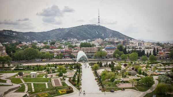 Вид на парк Рике, старый Тбилиси и Мост Мира - Sputnik Грузия