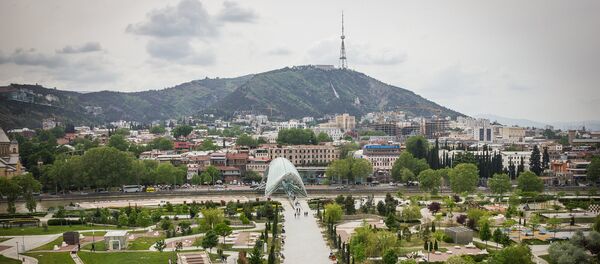 Вид на парк Рике, старый Тбилиси и Мост Мира - Sputnik Грузия