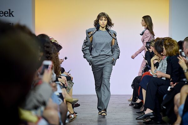 AVTANDIL-ის ახალი კოლექციის ჩვენება Mercedes-Benz Fashion Week გახსნაზე - Sputnik საქართველო