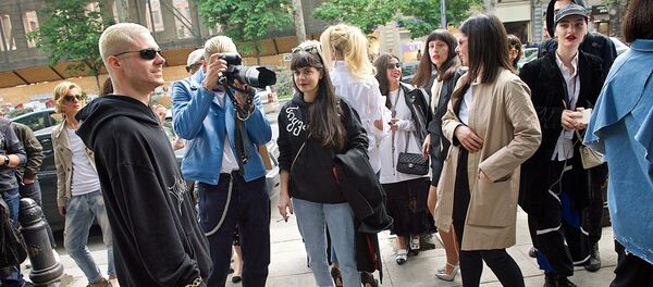 Представители зарубежной модной прессы на открытии новой Недели моды Mercedes-Benz Fashion Week Представители зарубежной модной прессы на открытии новой Недели моды Mercedes-Benz Fashion Week - Sputnik Грузия