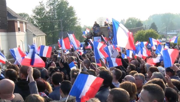 Последние перед вторым туром выборов митинги Макрона и Ле Пен прошли во Франции - Sputnik Грузия