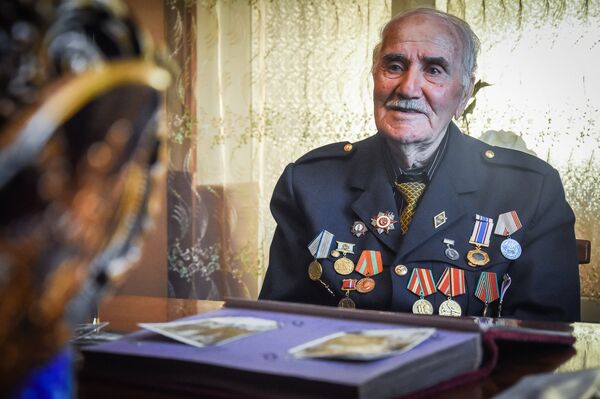 Ветеран Великой Отечественной войны, пилот-бомбардировщик Иродион Табатадзе Ветеран Великой Отечественной войны, пилот-бомбардировщик Иродион Табатадзе - Sputnik Грузия