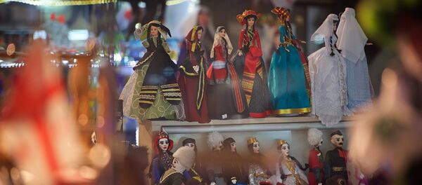 Грузинские сувениры и подарочные фигурки в национальной одежде - Sputnik Грузия