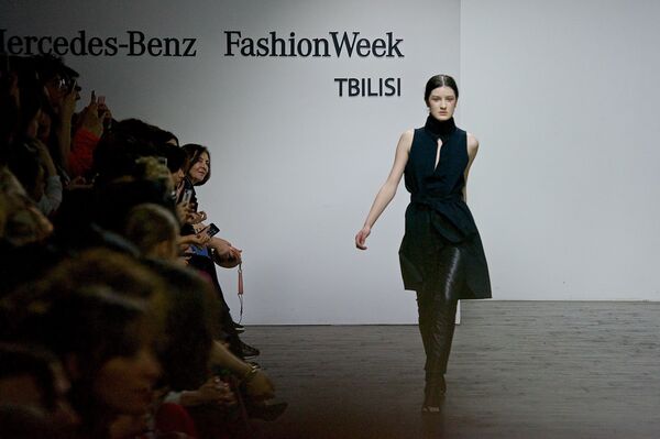 Показ коллекции грузинского бренда Situationist в рамках Mercedes-Benz Fashion Week Показ коллекции грузинского бренда Situationist в рамках Mercedes-Benz Fashion Week - Sputnik Грузия
