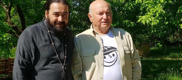 Cхиархимандрит Серафим и Юрий Лужков - Sputnik Грузия