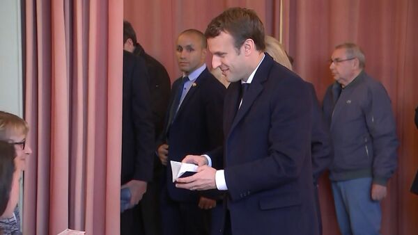 Голосование Макрона и Ле Пен во втором туре президентских выборов во Франции - Sputnik Грузия