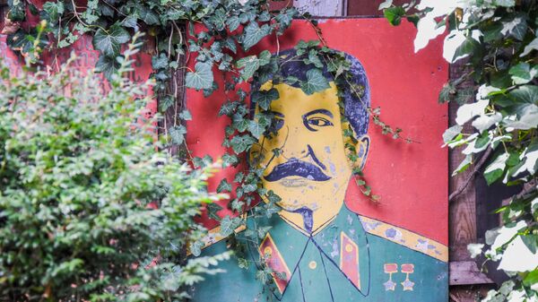 Житель грузинского села Ахалсопели в собственном доме обустроил музей Иосифа Сталина - Sputnik Грузия