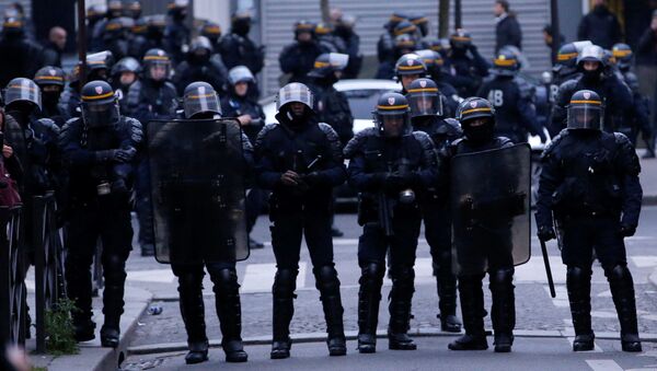 Французская полиция на улицах Парижа  - Sputnik Грузия