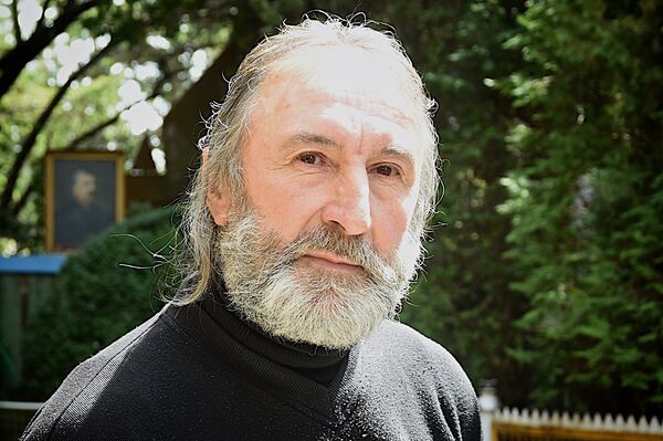 Житель Ахалсопели Темур Кунелаури, который создал в своем доме музей Иосифа Сталина Житель Ахалсопели Темур Кунелаури, который создал в своем доме музей Иосифа Сталина - Sputnik Грузия