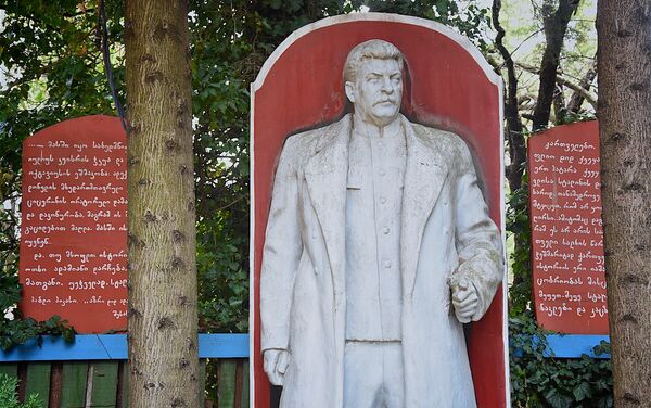 Музей Иосифа Сталина, созданный жителем Ахалсопели Темуром Кунелаури в собственном доме Музей Иосифа Сталина, созданный жителем Ахалсопели Темуром Кунелаури в собственном доме - Sputnik Грузия