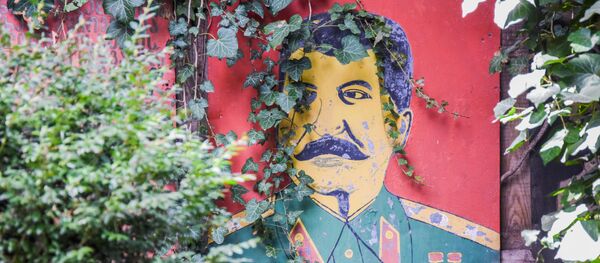 სოფელი ახალსოფლის მკვიდრმა, საკუთარ  სახლში იოსებ სტალინის მუზეუმი მოაწყო სოფელი ახალსოფლის მკვიდრმა, საკუთარ  სახლში იოსებ სტალინის მუზეუმი მოაწყო - Sputnik საქართველო