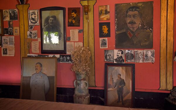 Музей Иосифа Сталина, созданный жителем Ахалсопели Темуром Кунелаури в собственном доме - Sputnik Грузия