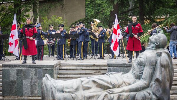 День Победы отмечают в Тбилиси: церемония возложения венков в парке Ваке - Sputnik Грузия