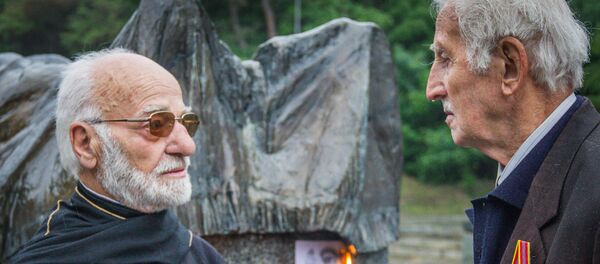 ვეტერანები უცნობი ჯარისკაცის საფლავთან - Sputnik საქართველო