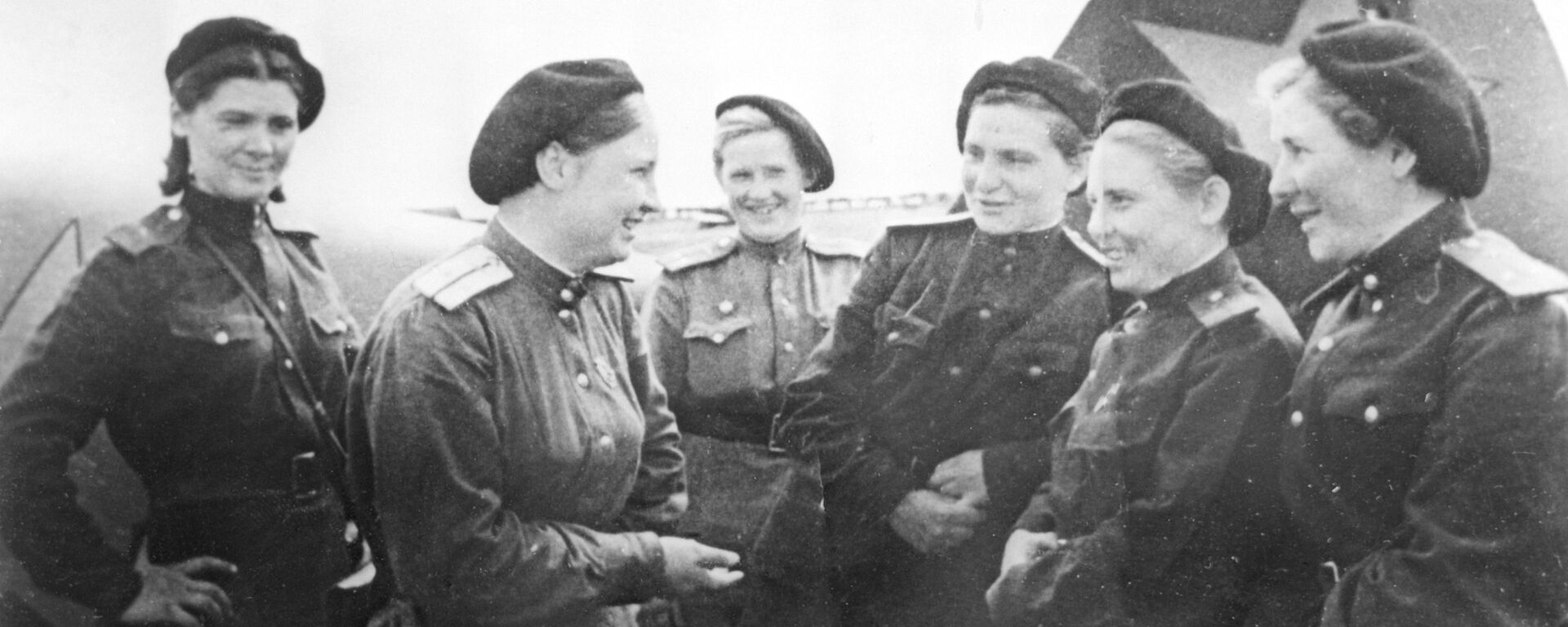 568-ე გამანადგურებელი საავიაციო პოლკის მფრინავი ქალები - Sputnik საქართველო, 1920, 09.05.2023