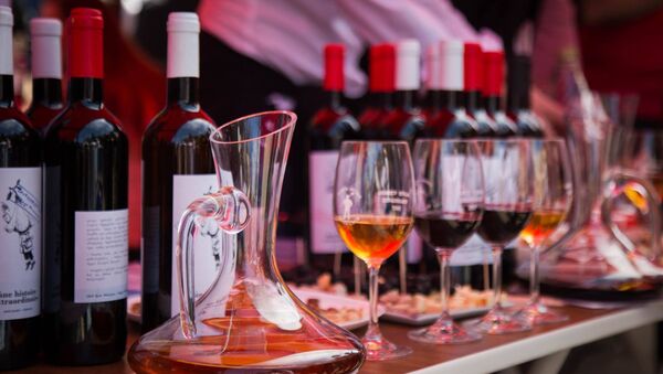 Разные винодельческие компании представили свою продукцию на Фестивале нового вина в Тбилиси  - Sputnik Грузия