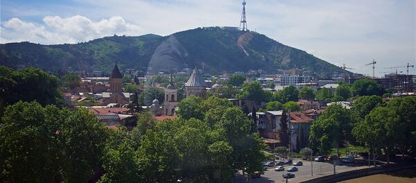 Вид на центр Тбилиси и гору Мтацминда с телевышкой - Sputnik Грузия